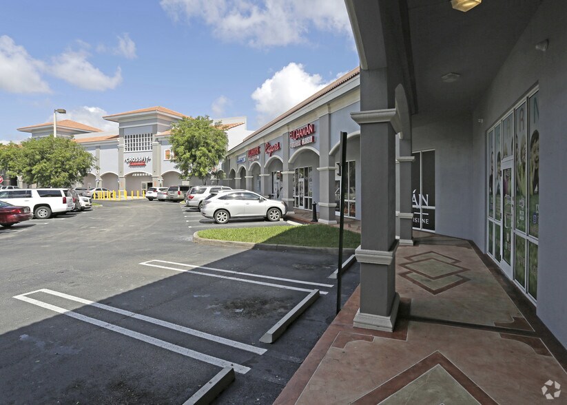 14215-14285 SW 42nd St, Miami, FL à louer - Photo du bâtiment - Image 3 de 10