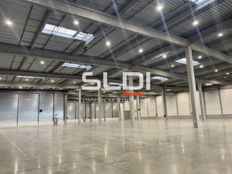 Industrial in Saint-Quentin-Fallavier for lease - Interior Photo - Image 3 of 11