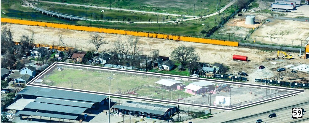 10917 Eastex Fwy, Houston, TX à louer - Photo du bâtiment - Image 1 de 2