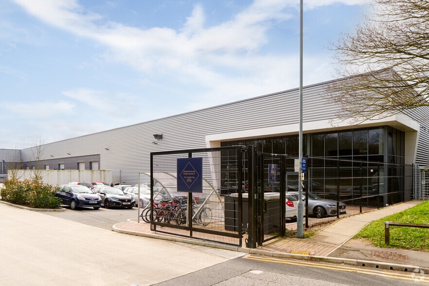 Spitfire Way, Hounslow for lease - Building Photo - Image 3 of 3
