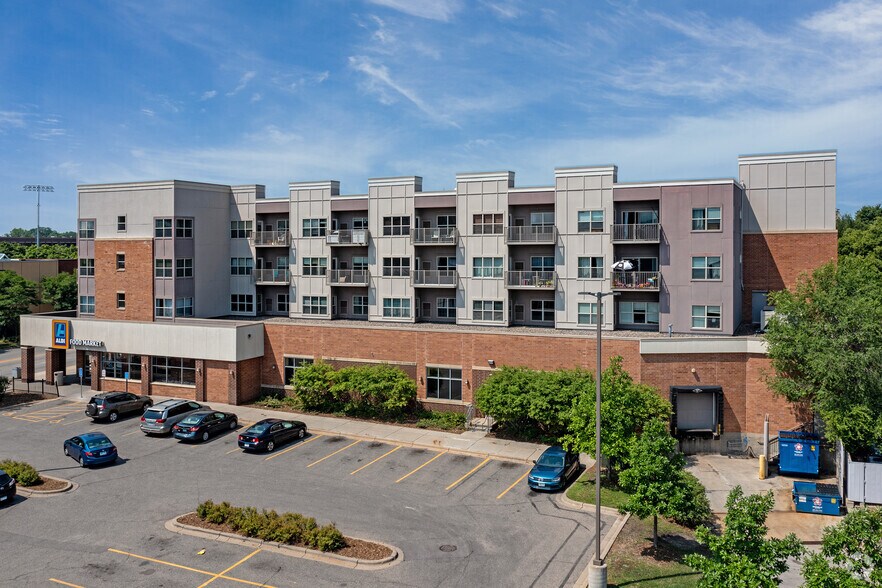 2100-2218 Lake St E, Minneapolis, MN à louer - Photo du bâtiment - Image 2 de 5