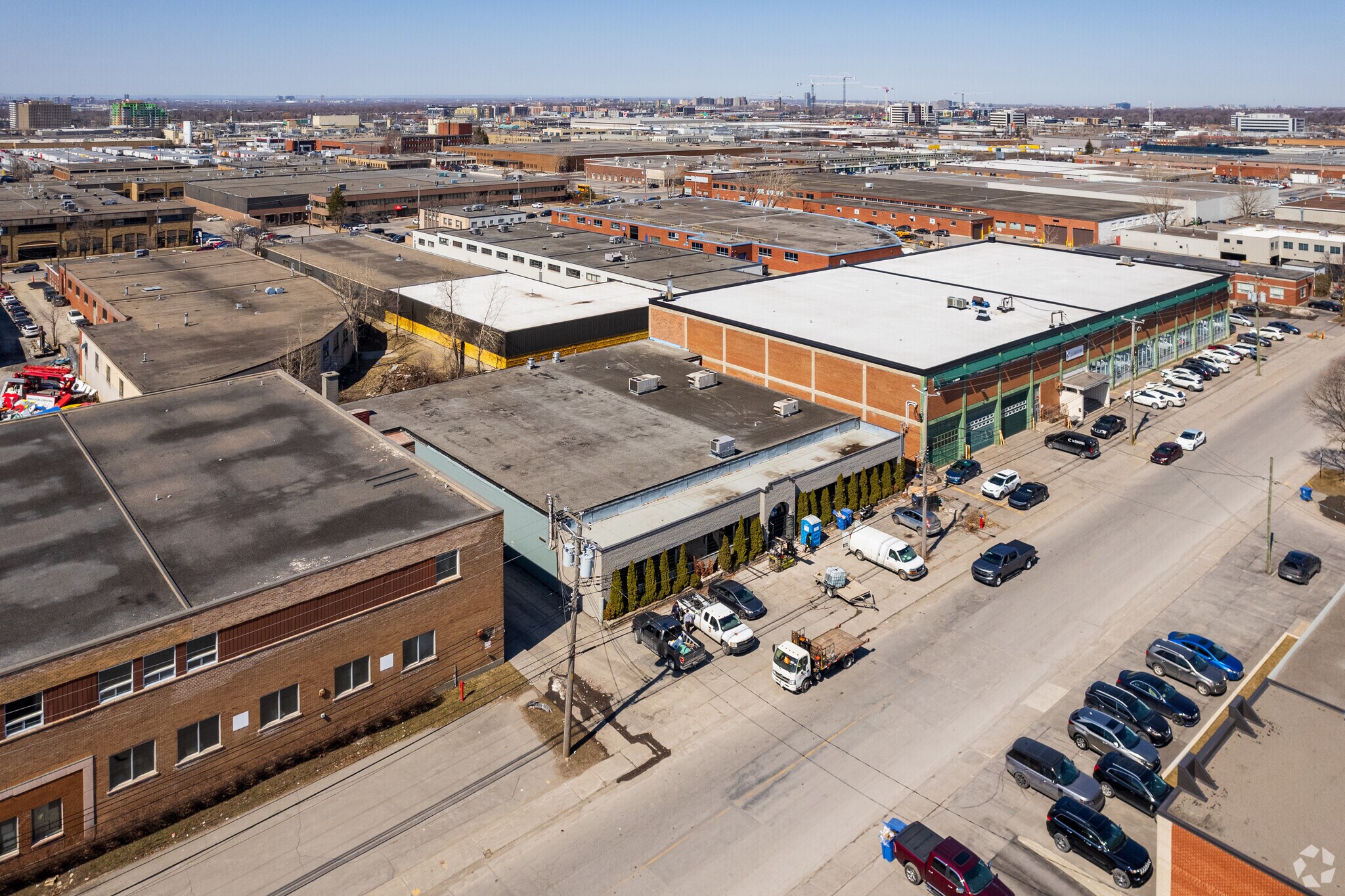 5765-5767 Rue Paré, Mont-Royal, QC for sale Primary Photo- Image 1 of 1