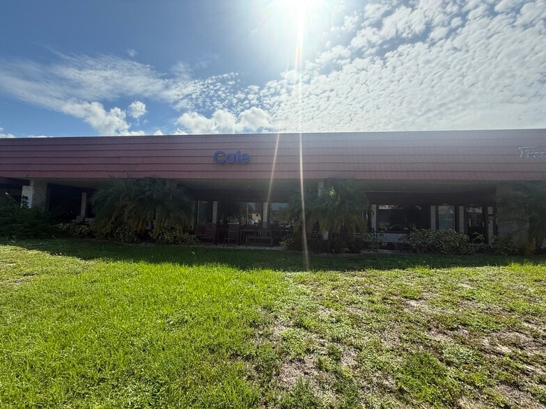 3755 Cape Haze Dr, Rotonda West, FL à louer - Photo du bâtiment - Image 3 de 4