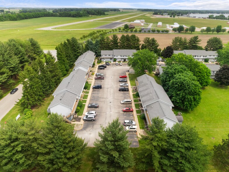 652 Northgate Cir, Rochester, IN à vendre - Photo du bâtiment - Image 2 de 30