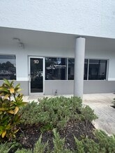 3825 Investment Ln, West Palm Beach, FL à louer Photo intérieure- Image 2 de 5