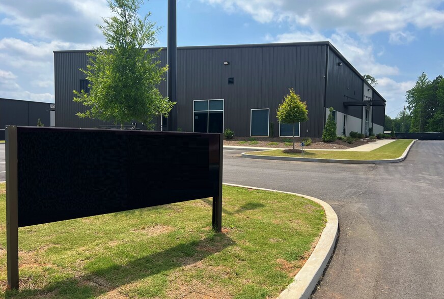 890 Athena Dr, Athens, GA à louer - Photo du bâtiment - Image 2 de 2