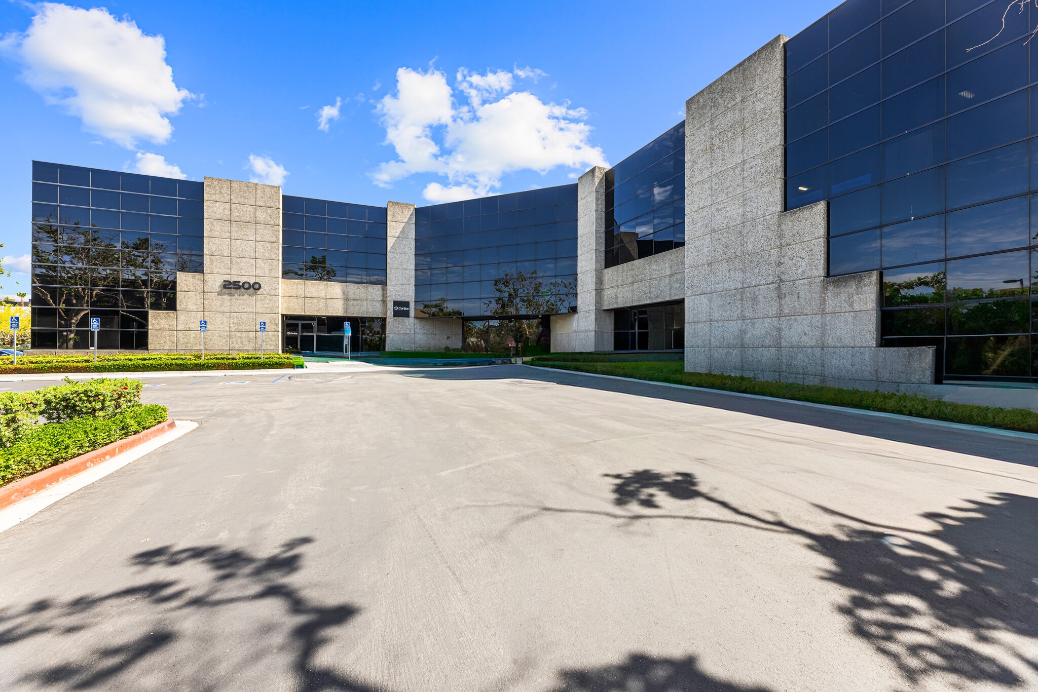 2500 Red Hill Ave, Santa Ana, CA à louer Photo intérieure- Image 1 de 22