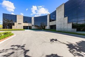 2500 Red Hill Ave, Santa Ana, CA à louer Photo intérieure- Image 1 de 22