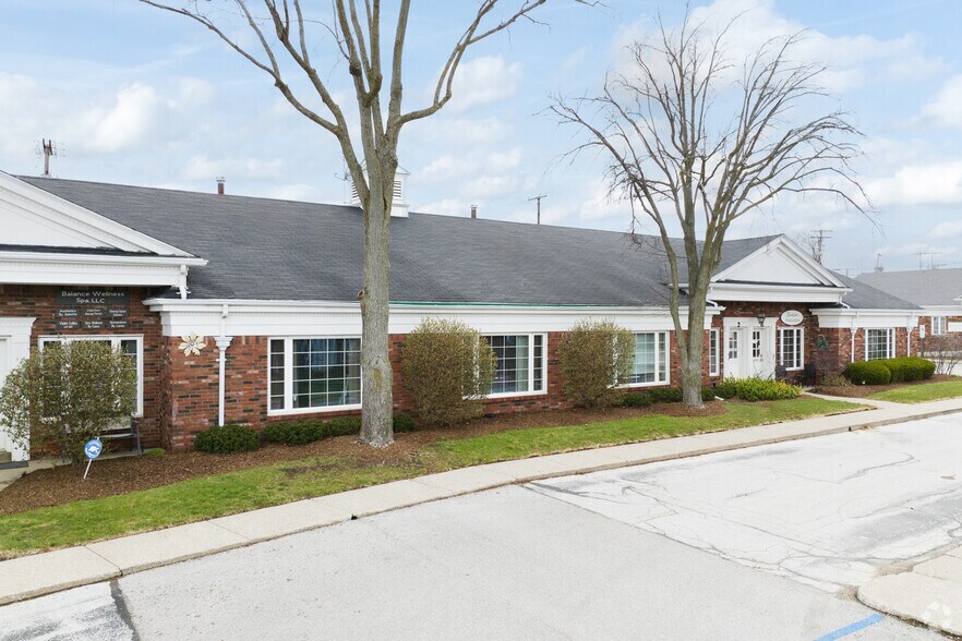 5800 Monroe St, Sylvania, OH à louer - Photo du bâtiment - Image 2 de 7
