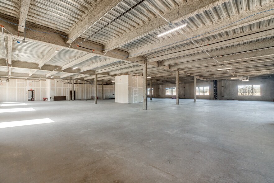 6601 W University Dr, McKinney, TX à louer - Photo du bâtiment - Image 1 de 31