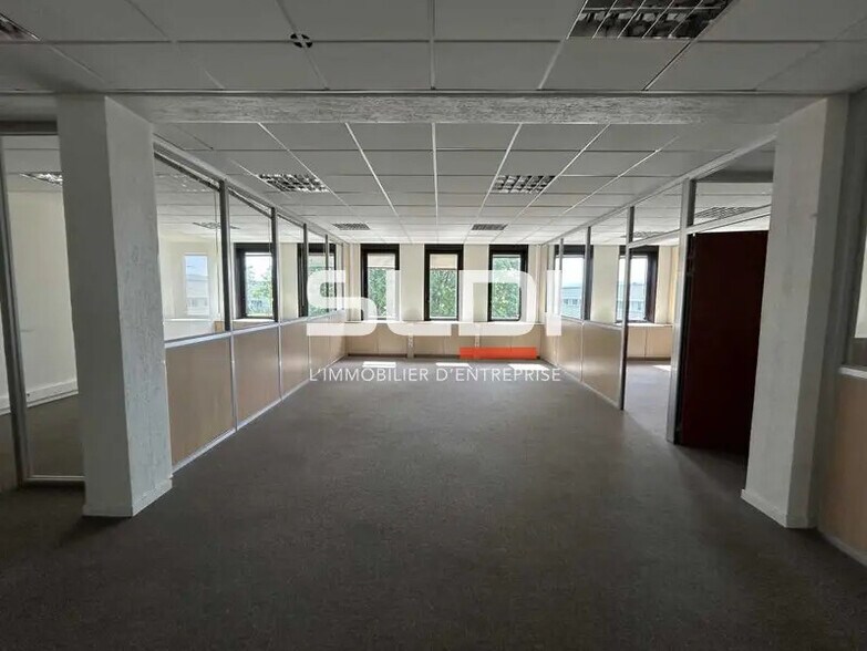 5 Route Du Paisy, Dardilly for lease - Interior Photo - Image 3 of 13