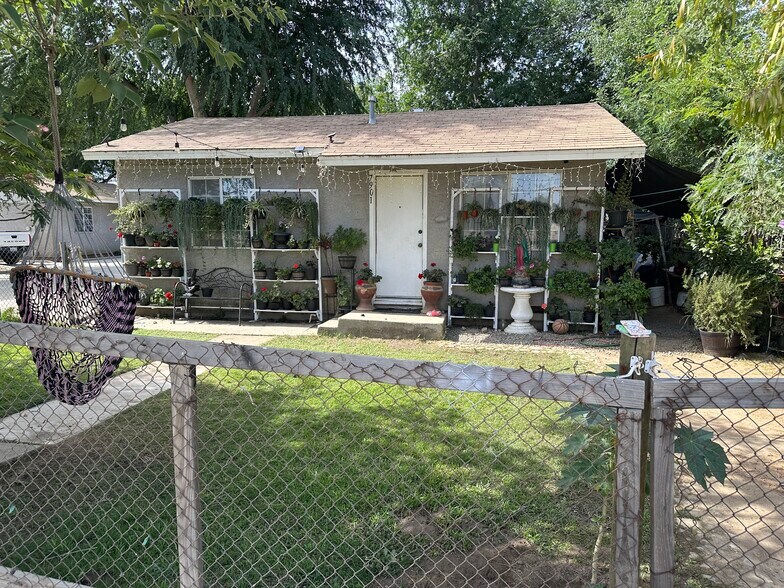 11720 Main Street, Lamont, CA à vendre - Photo du bâtiment - Image 2 de 6