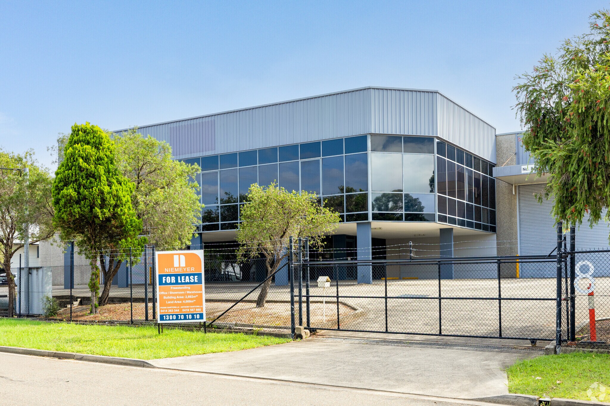 8 Sheridan Cl, Milperra for lease Primary Photo- Image 1 of 6