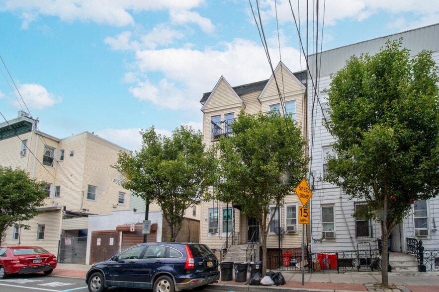521 12th St, Union City, NJ for sale - Building Photo - Image 3 of 8