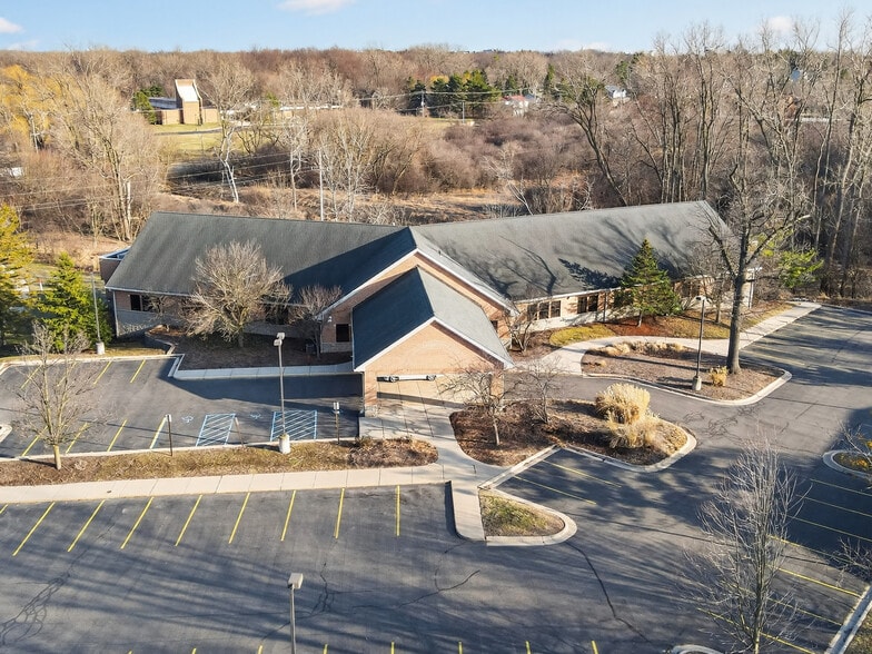 1575 Ramblewood Dr, East Lansing, MI à louer - Photo du bâtiment - Image 2 de 17