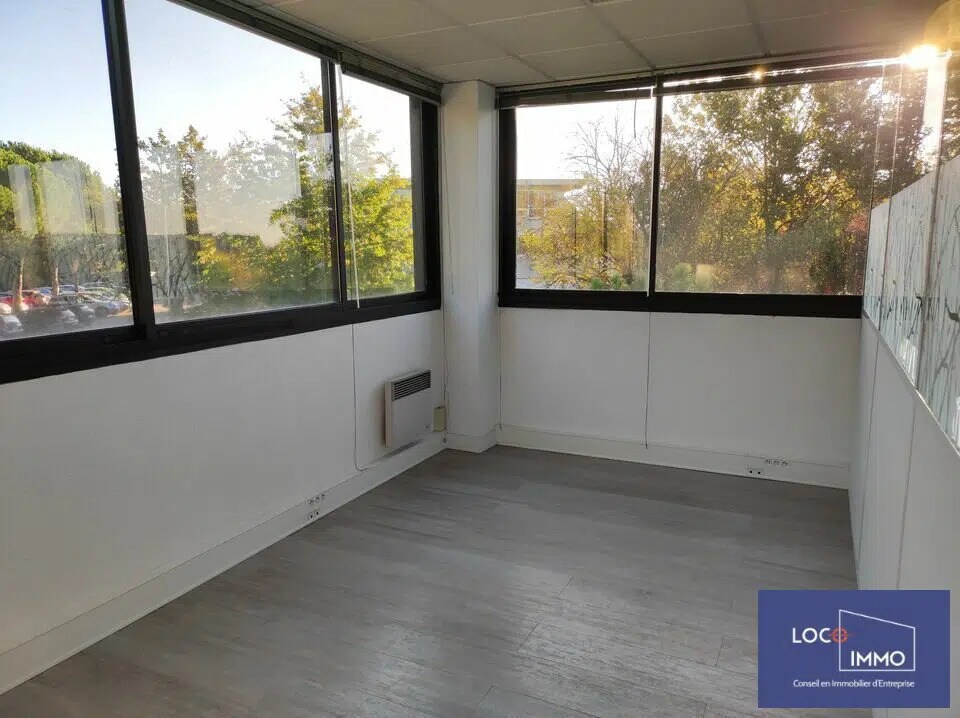 Office in Mérignac for lease Interior Photo- Image 1 of 6
