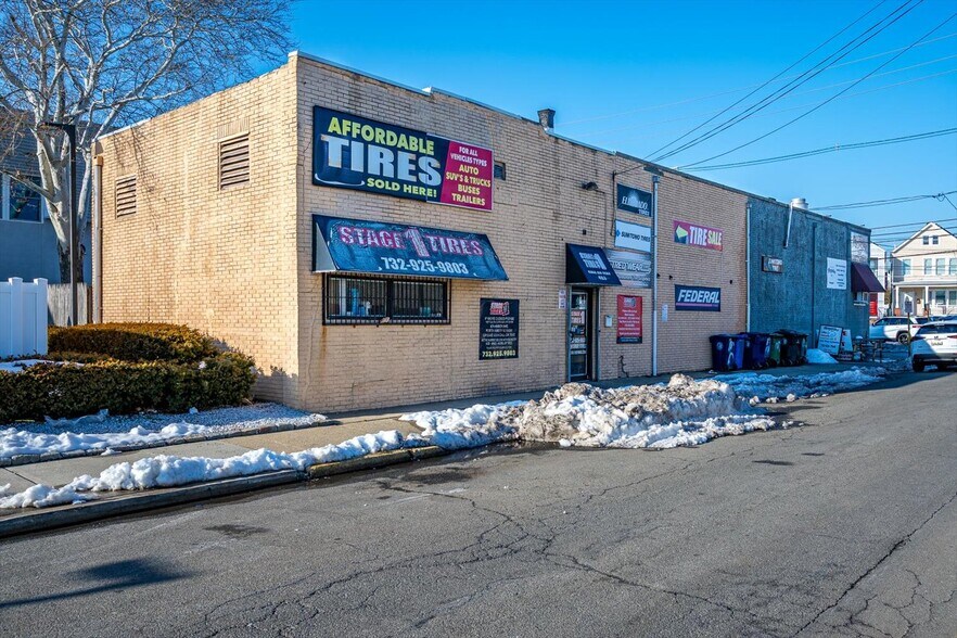 591 New Brunswick Ave, Perth Amboy, NJ à vendre - Photo du bâtiment - Image 3 de 16