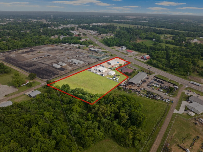 2300 W Ferguson Rd, Mount Pleasant, TX for lease - Building Photo - Image 3 of 83