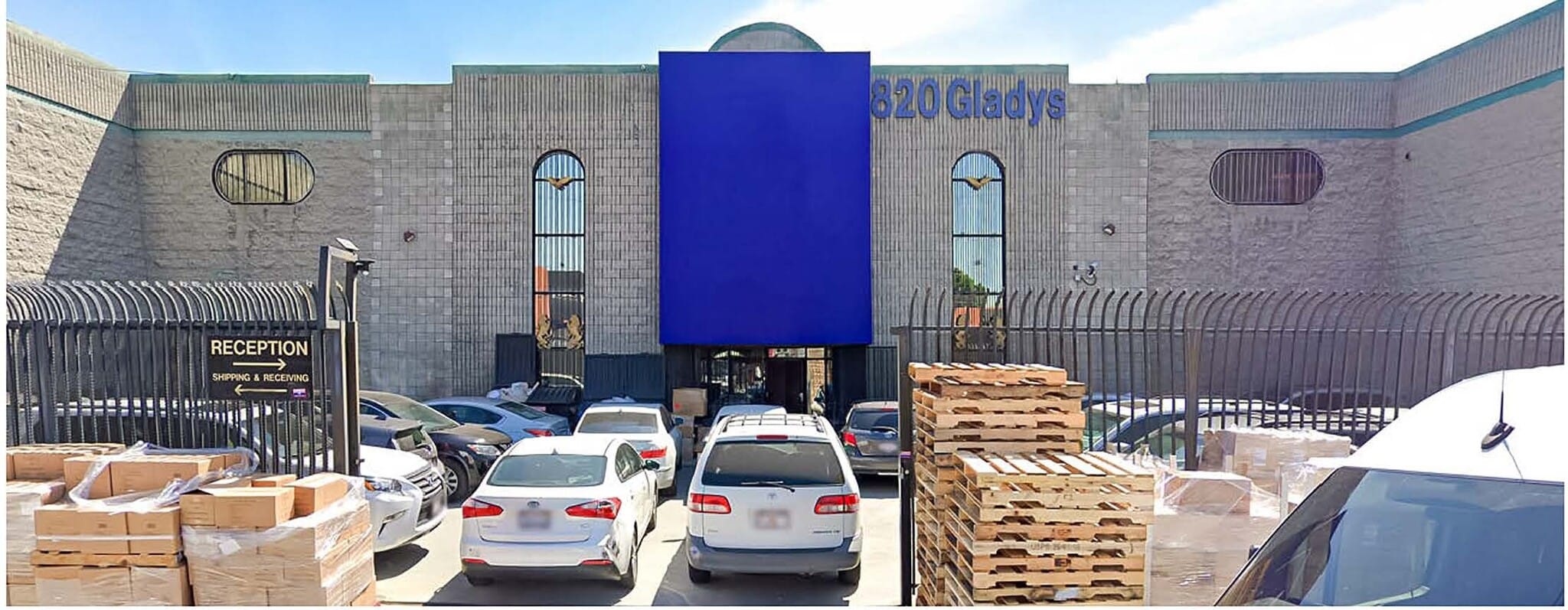 820 Gladys Ave, Los Angeles, CA à louer Photo du bâtiment- Image 1 de 12