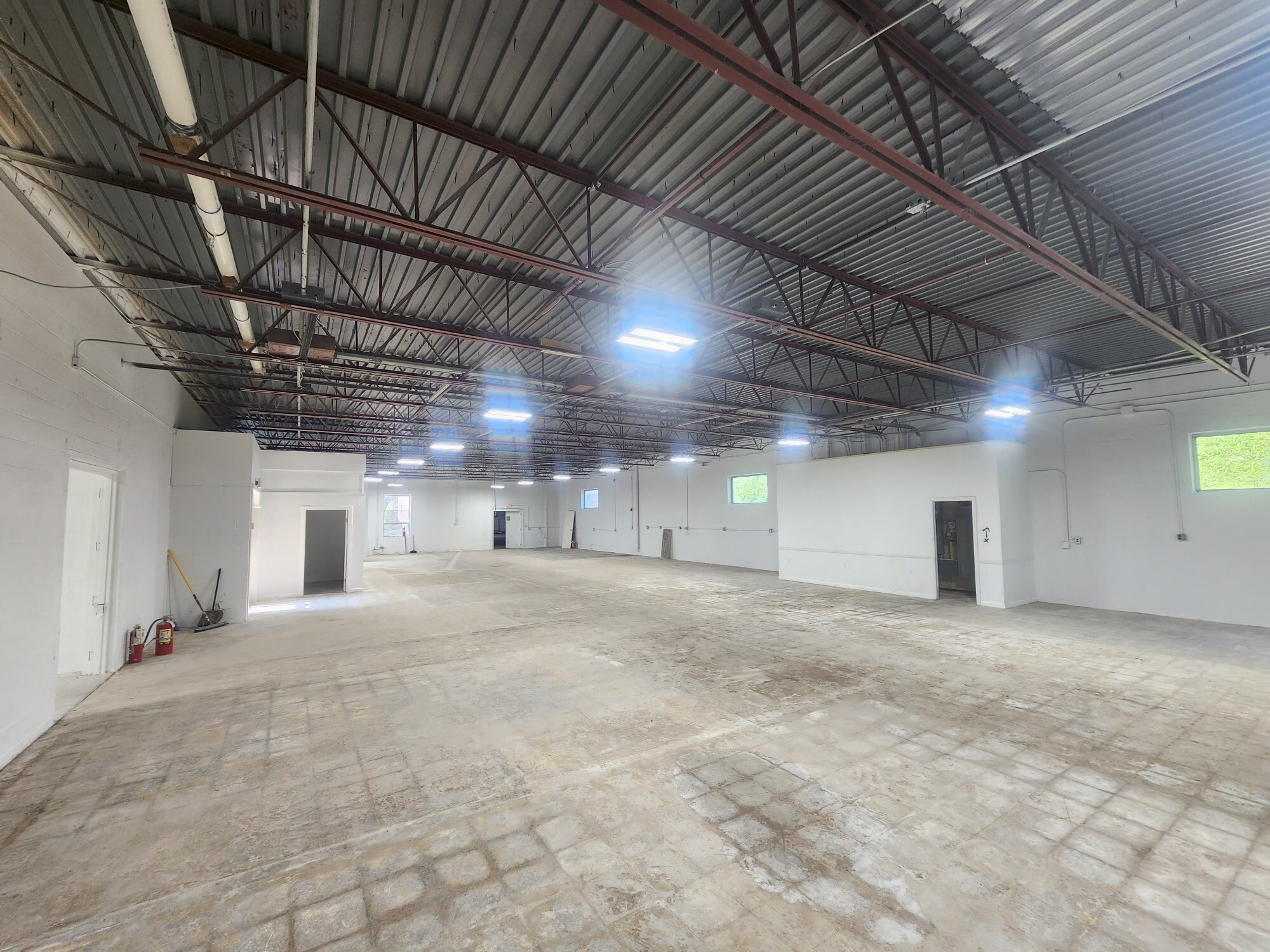 925 Sherman Ave, Hamden, CT for lease Interior Photo- Image 1 of 4