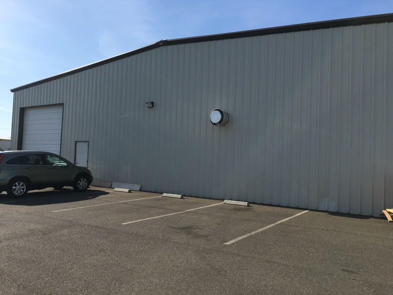 7509 Reese Rd, Sacramento, CA for lease - Building Photo - Image 3 of 13