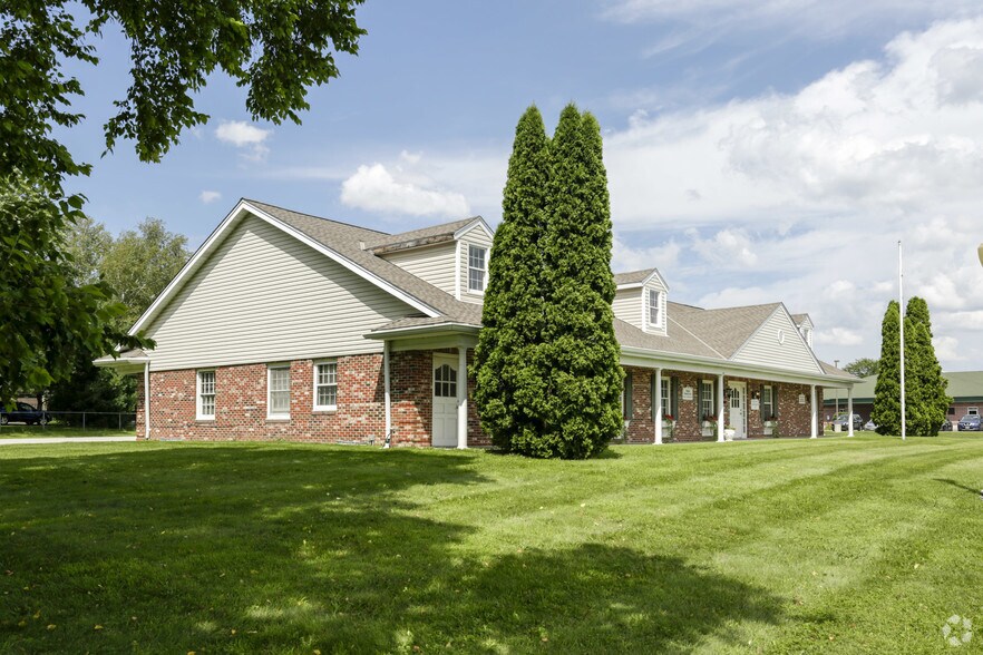 104 E Summit Ave, Wales, WI à vendre - Photo du bâtiment - Image 3 de 30