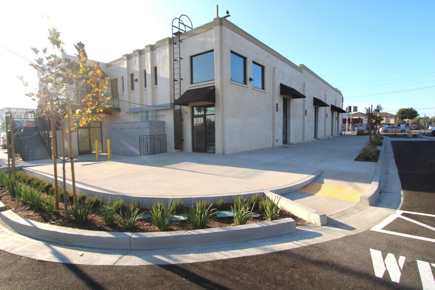 3250 Glendale Blvd, Los Angeles, CA à louer - Photo du bâtiment - Image 2 de 4