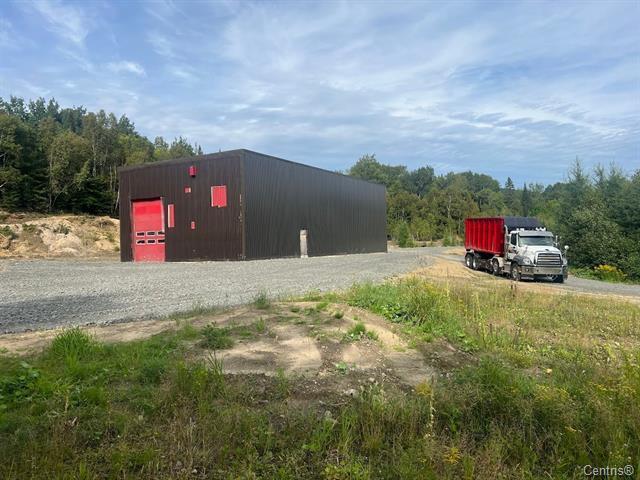 194 Ch Du Long-De-La-Rivière, Saint-donat-de-montcalm, QC for sale Primary Photo- Image 1 of 1
