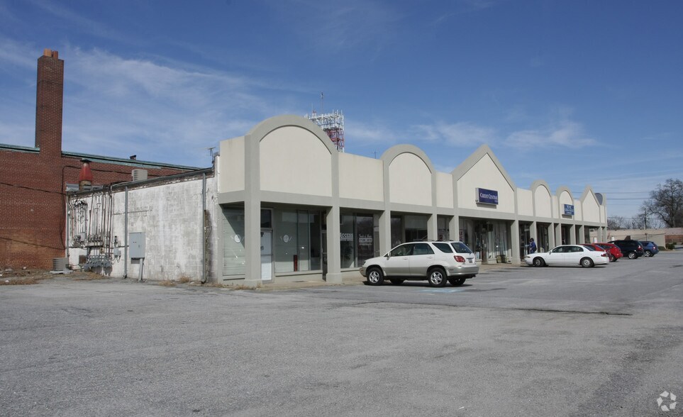 160 S Pine St, Spartanburg, SC à louer - Photo du bâtiment - Image 2 de 2