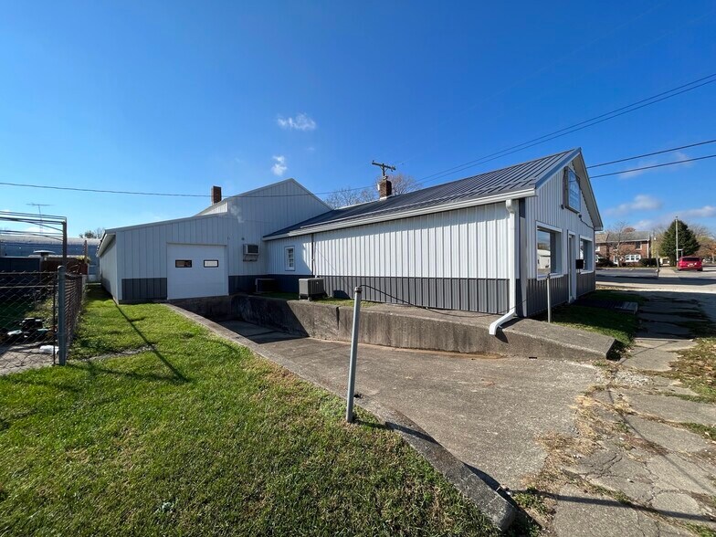 56 E Jefferson St, Spencer, IN à vendre - Photo du bâtiment - Image 2 de 15