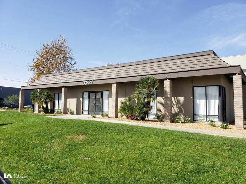 17221 Daimler St, Irvine, CA à louer - Photo du bâtiment - Image 3 de 12