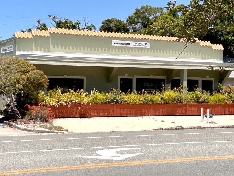 712 16th St N, Saint Petersburg, FL à louer - Photo du bâtiment - Image 2 de 12