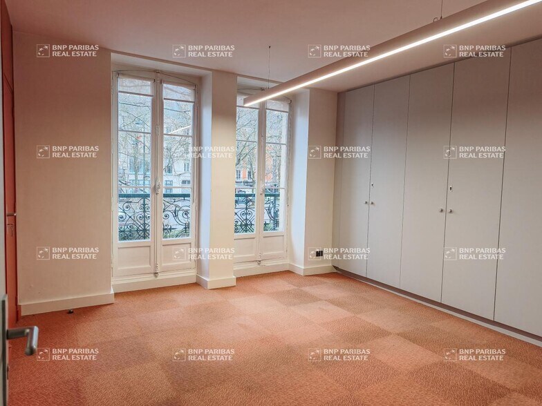Office in Rennes for lease - Interior Photo - Image 2 of 6