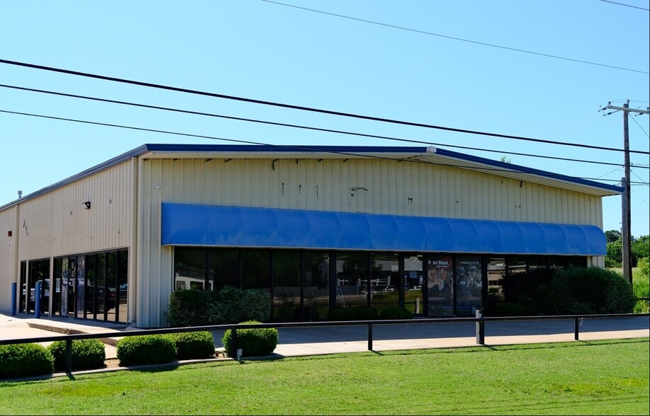 2412 S Douglas Blvd, Oklahoma City, OK for lease - Building Photo - Image 1 of 15