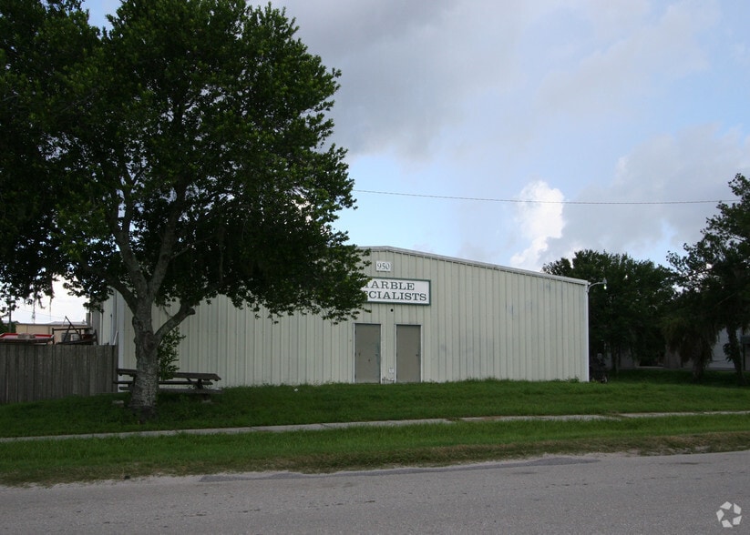 950 Bell Rd, Sarasota, FL for lease - Building Photo - Image 3 of 11