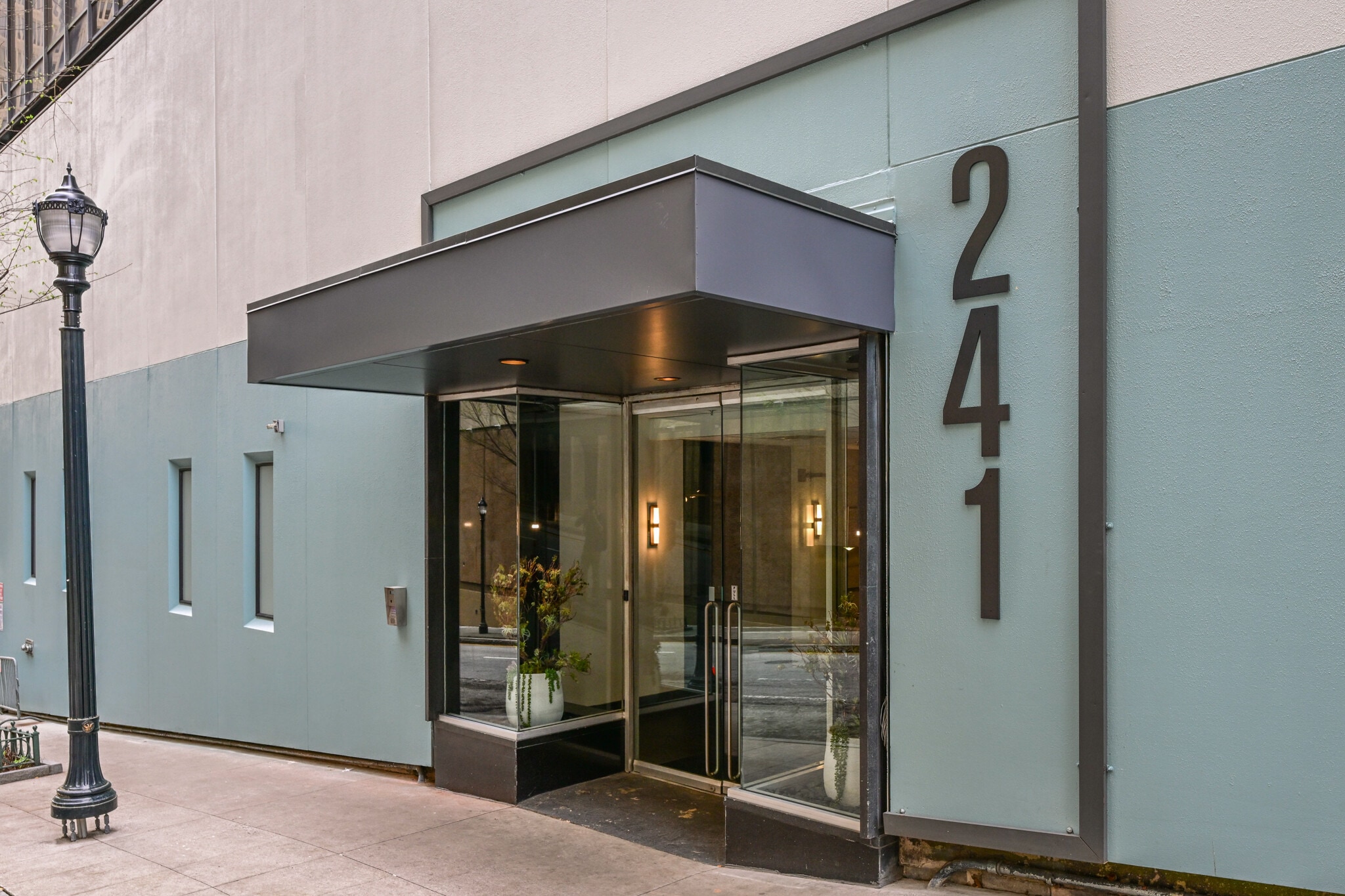 241 Peachtree St NE, Atlanta, GA à louer Photo du bâtiment- Image 1 de 20