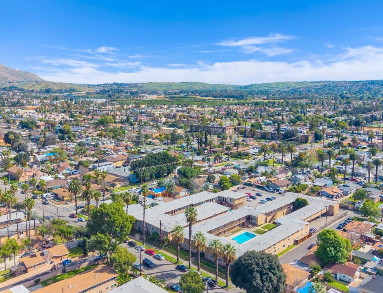 La Paz & Las Palmas Apartments portfolio of 2 properties for sale on LoopNet.ca Primary Photo- Image 1 of 74
