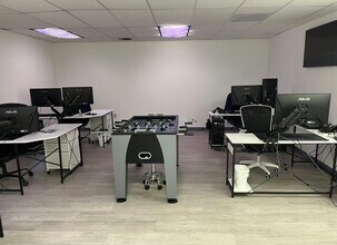 700 W Hillsboro Blvd, Deerfield Beach, FL for lease Interior Photo- Image 2 of 8
