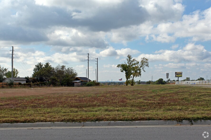 9195 N Owasso Expy, Owasso, OK à vendre - Photo du bâtiment - Image 2 de 5
