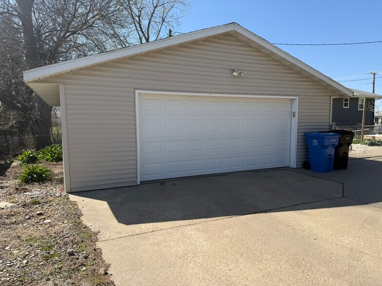2615 12th st, Sioux Falls, SD à louer - Photo du bâtiment - Image 2 de 10