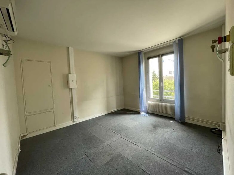 Office in Les Lilas for sale - Building Photo - Image 2 of 4