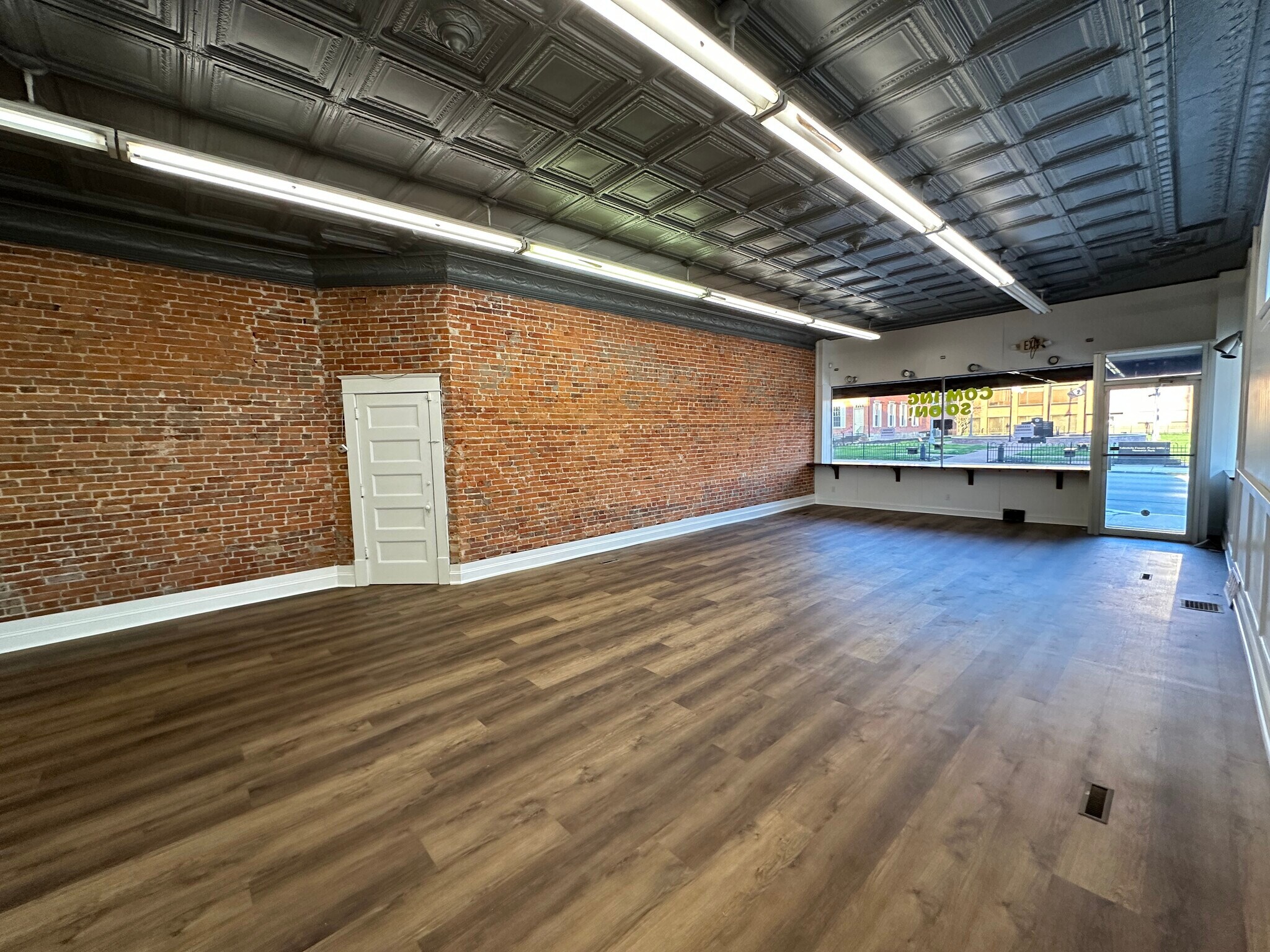 40-44 N Chestnut St, Jefferson, OH for lease Interior Photo- Image 1 of 5
