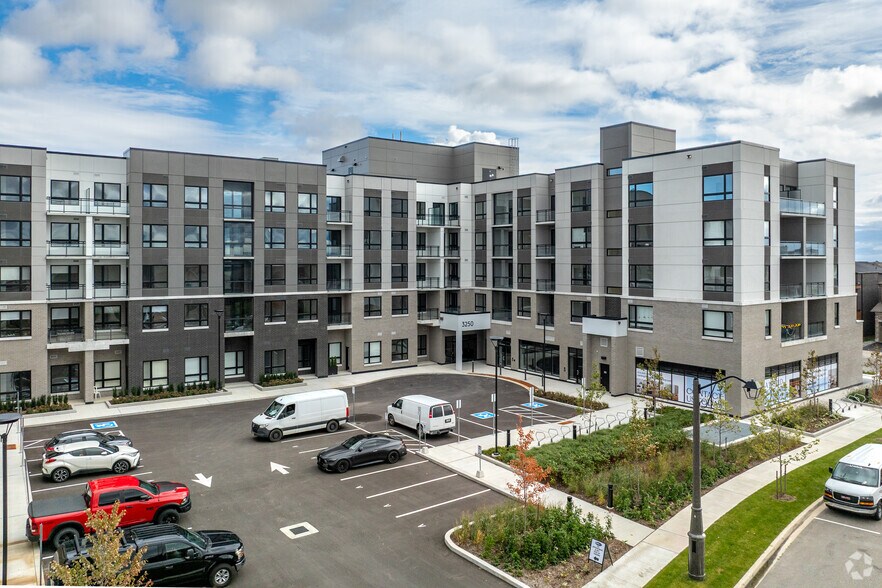 3240 Carding Mill Trl, Oakville, ON à vendre - Photo du bâtiment - Image 3 de 3