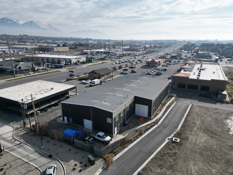 111 N Geneva Rd, Orem, UT à louer - Photo du bâtiment - Image 2 de 15