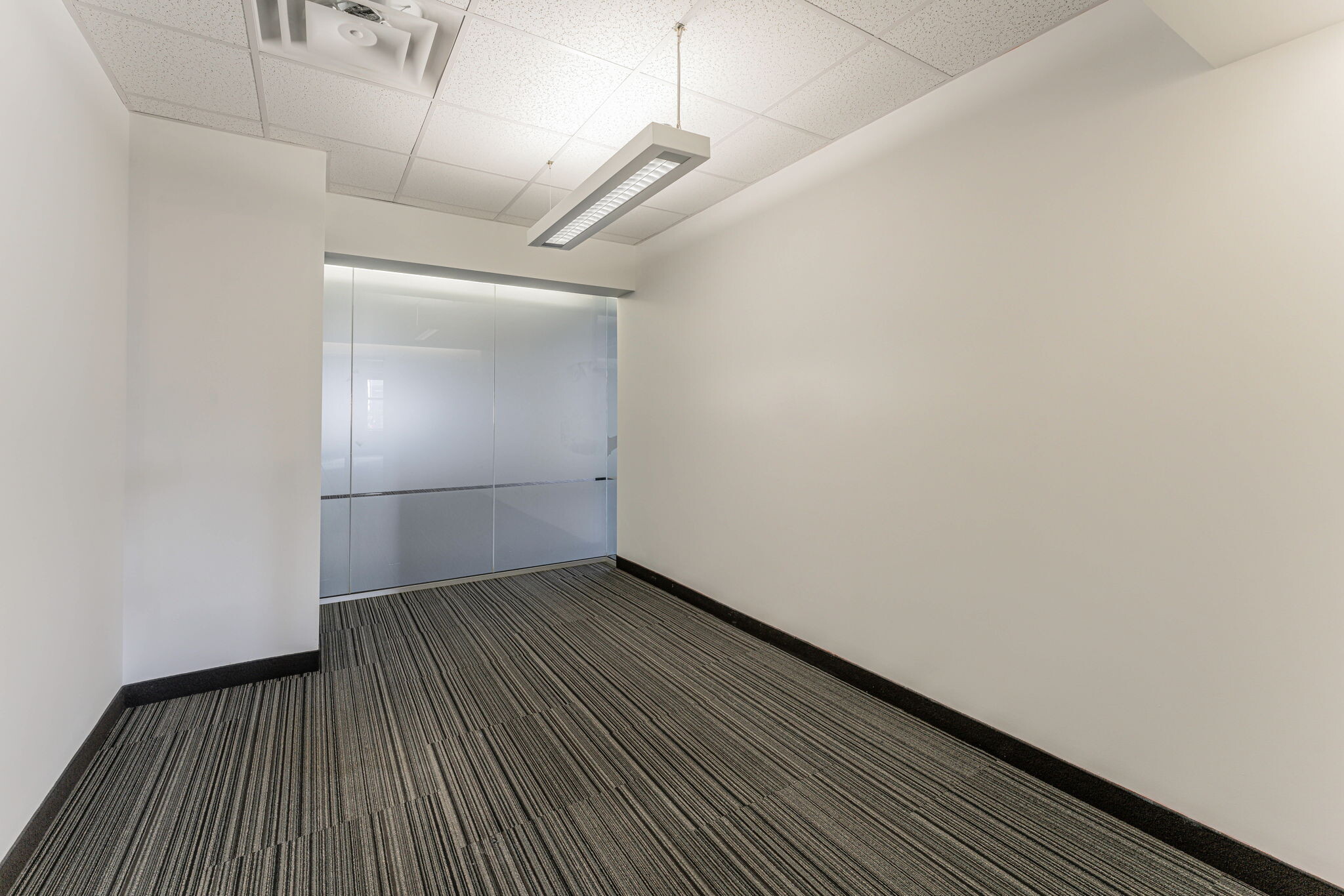 501-507 Pl d'Armes, Montréal, QC à louer Photo du bâtiment- Image 1 de 24