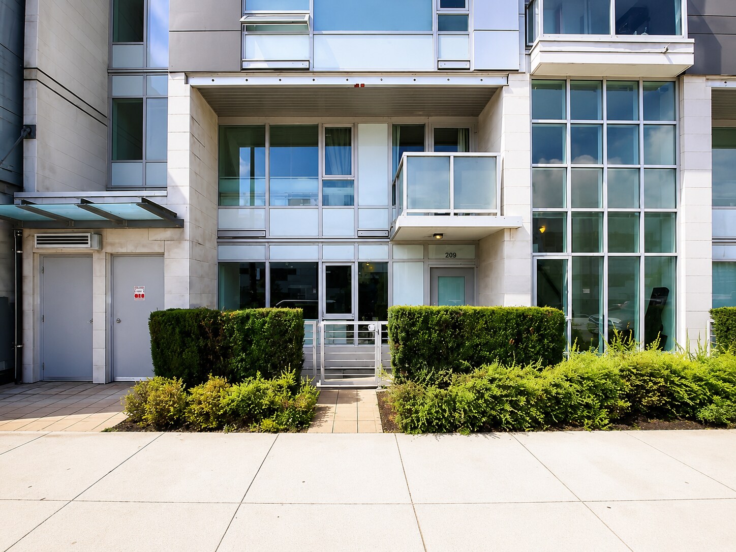 339 2 Nd Av W, Vancouver, BC à vendre Photo principale- Image 1 de 2