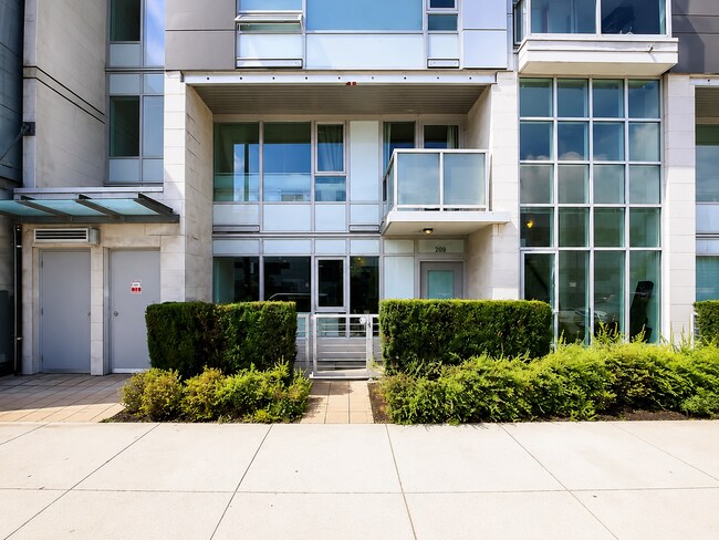 Plus de détails pour 339 2 Nd Av W, Vancouver, BC - Bureau à vendre
