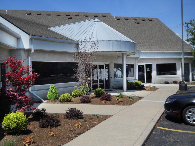 2100 S Main St, Ann Arbor, MI à louer - Photo du bâtiment - Image 1 de 7