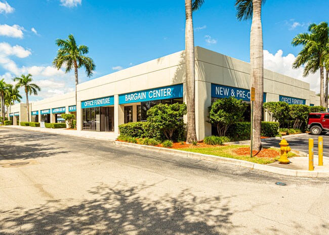 Plus de détails pour 8200-8210 NW 27 St, Miami, FL - Bureau, Local d'activités à louer