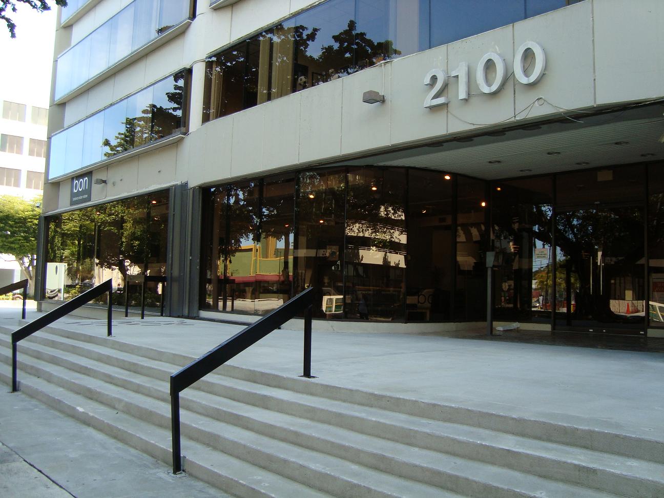 2100 Coral Way, Miami, FL à louer Photo du bâtiment- Image 1 de 15